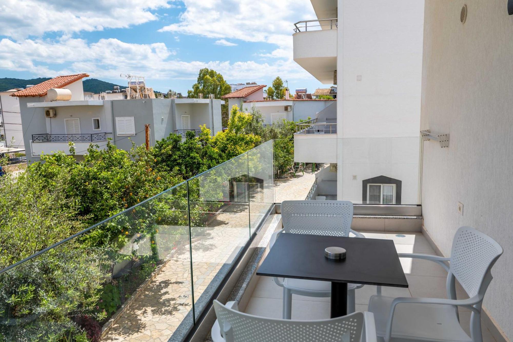 Apartments Margarita คซามิล ภายนอก รูปภาพ